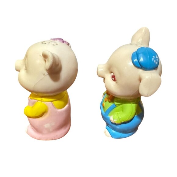 VTG KITSCHY PIGS SALT & PEPPER SHAKERS PLASTIC ANTHROPOMORPHIC RETRO PIGLETS - Picture 2 of 5